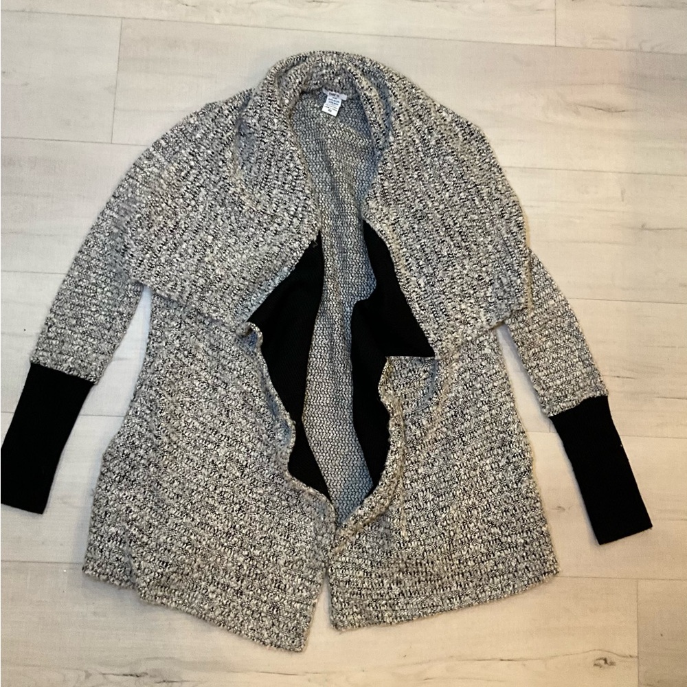 Bar III White &‎ Black Cardigan Size XS